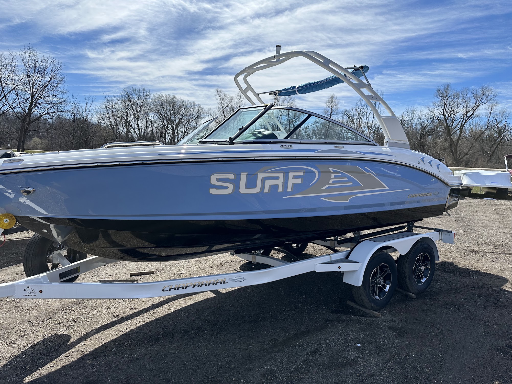 2024 Chaparral 21 SURF 250HP Mercruiser forward drive. - Photo 5